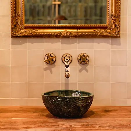 Konukevi Jungle Palazzo